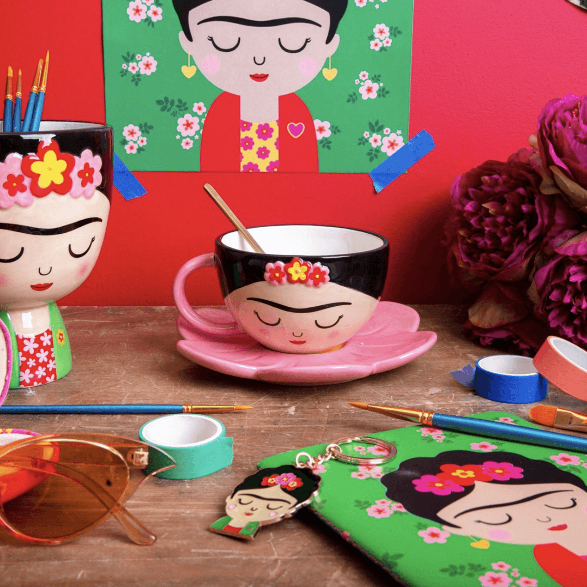 Immagine del prodotto Tazzina Frida Khalo con Piattino a forma di fiore | Sass & Belle