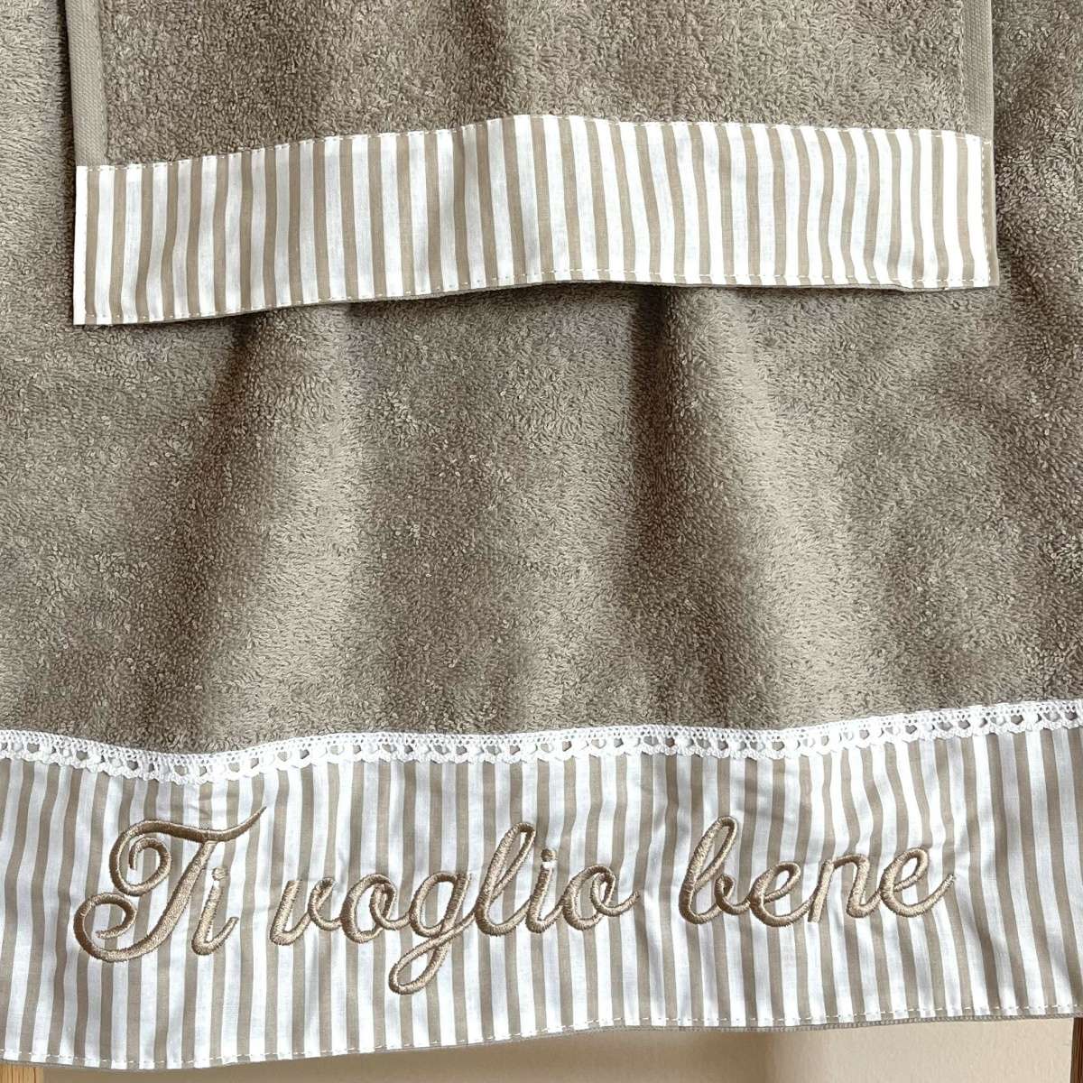 Immagine del prodotto Set Asciugamani ricamati Ti Voglio Bene in 100% Cotone | Blanc MariClo'