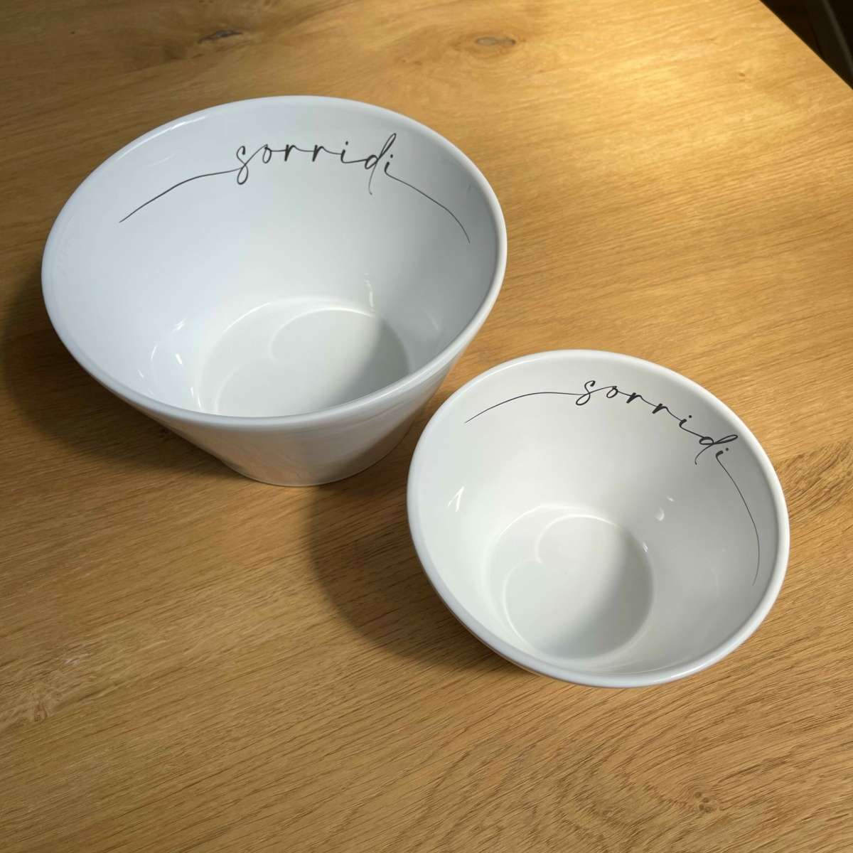 Immagine del prodotto Insalatiera Cono con scritta Sorridi linea calligrafa - 2 misure | Fiorditerra