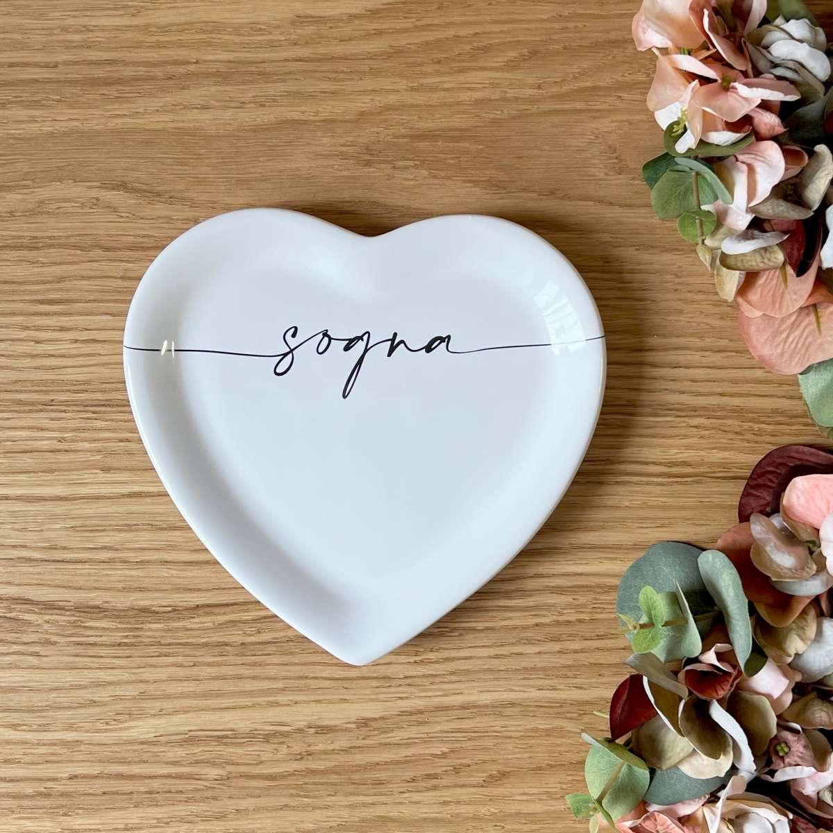 Immagine del prodotto Piatto a forma di Cuore in Ceramica con scritta Sogna ø19x2 cm | Fiorditerra