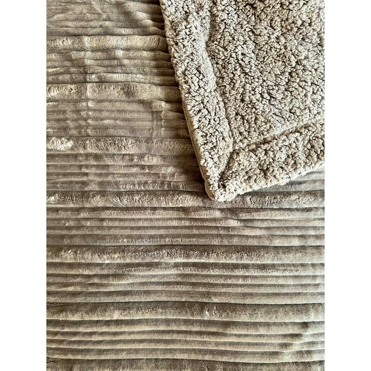 Immagine del prodotto Coperta Matrimoniale Stripes in Microfibra Retro Sherpa 240x200 cm (2 Colori) | Pietro Zanetti Home