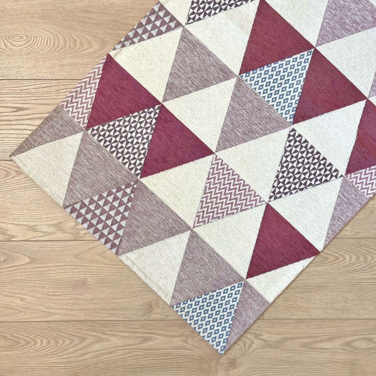 Immagine del prodotto Tappeto Triangoli Fucsia Antiscivolo e Lavabile in Lavatrice | Pietro Zanetti Home