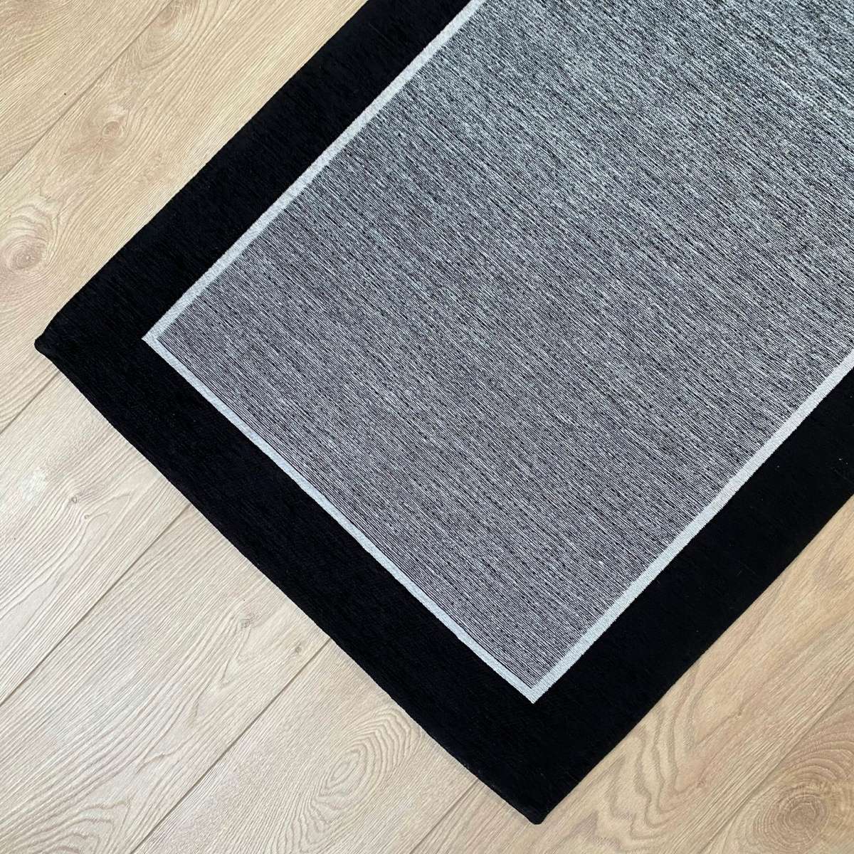 Tappeto Roma Nero Antiscivolo e Lavabile in Lavatrice | Pietro Zanetti Home Immagine del prodotto Tappeto Roma Nero Antiscivolo e Lavabile in Lavatrice | Pietro Zanetti Home