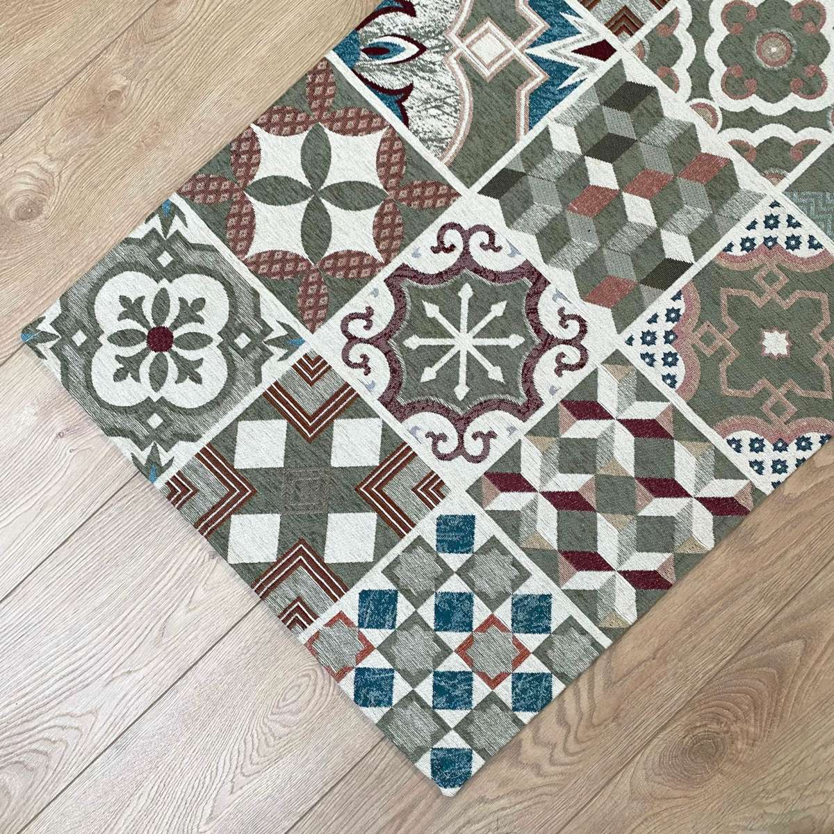 Tappeto Maioliche Verde Antiscivolo e Lavabile in Lavatrice | Pietro Zanetti Home Immagine del prodotto Tappeto Maioliche Verde Antiscivolo e Lavabile in Lavatrice | Pietro Zanetti Home