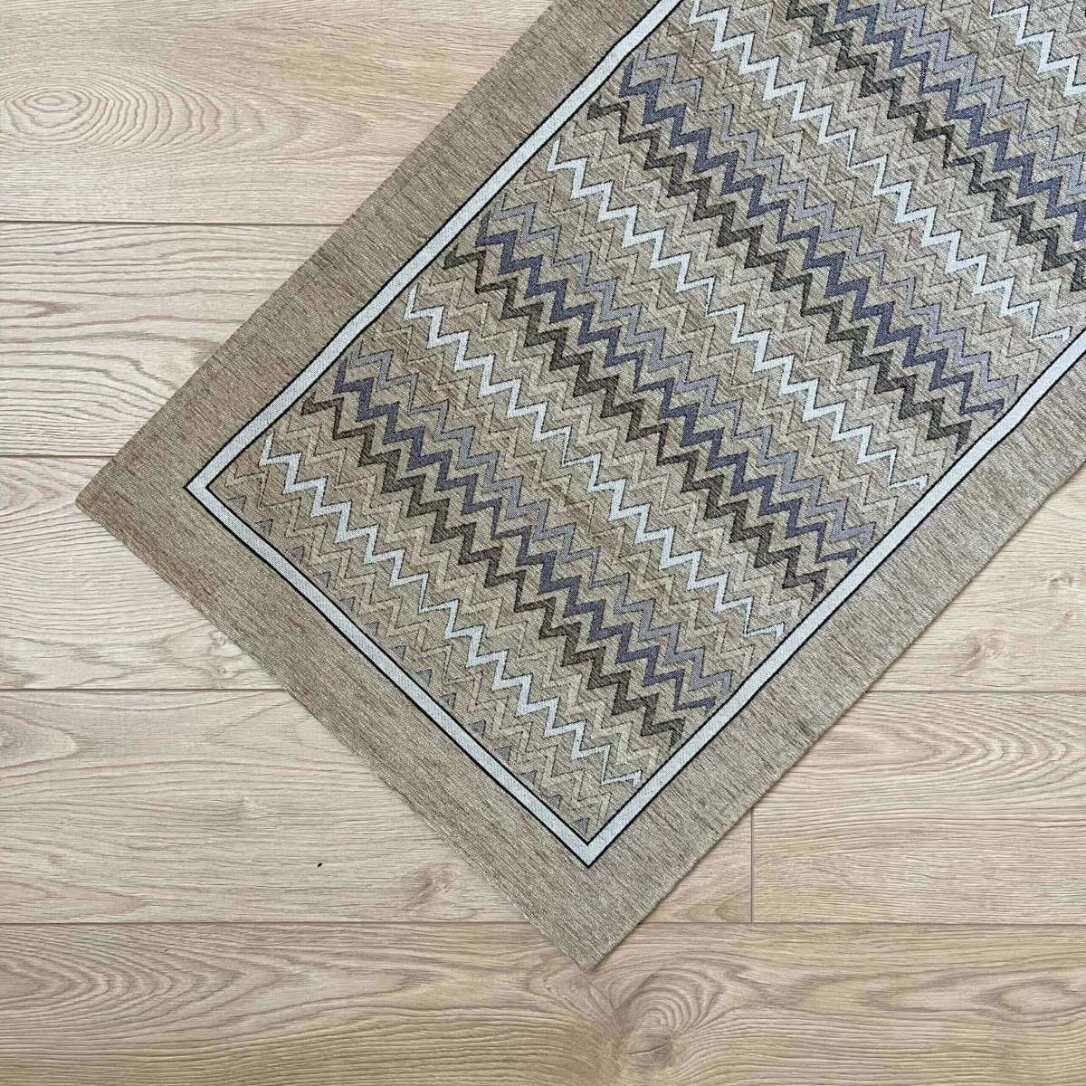 Tappeto Cucina Zig Zag Cammello Antiscivolo e Lavabile in Lavatrice | Pietro Zanetti Home Immagine del prodotto Tappeto Cucina Zig Zag Cammello Antiscivolo e Lavabile in Lavatrice | Pietro Zanetti Home