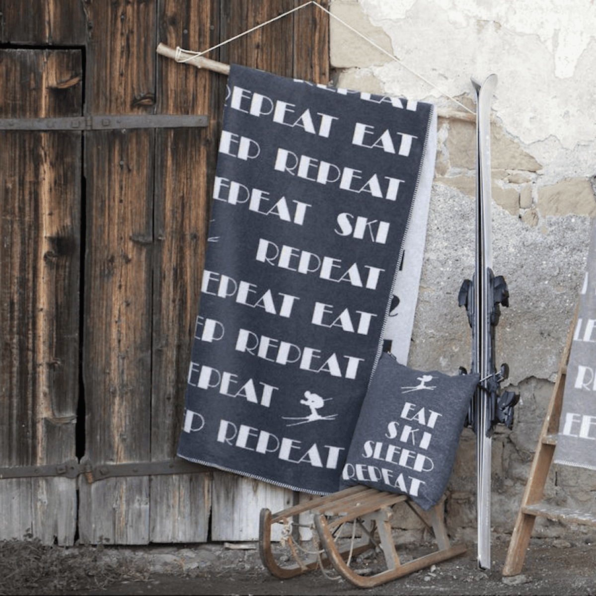 Coperta Singola invernale in Cotone Eat Ski Sleep Repeat 150x200 cm (3 Colo | David Fussenegger Immagine del prodotto Coperta Singola invernale in Cotone Eat Ski Sleep Repeat 150x200 cm (3 Colo | David Fussenegger