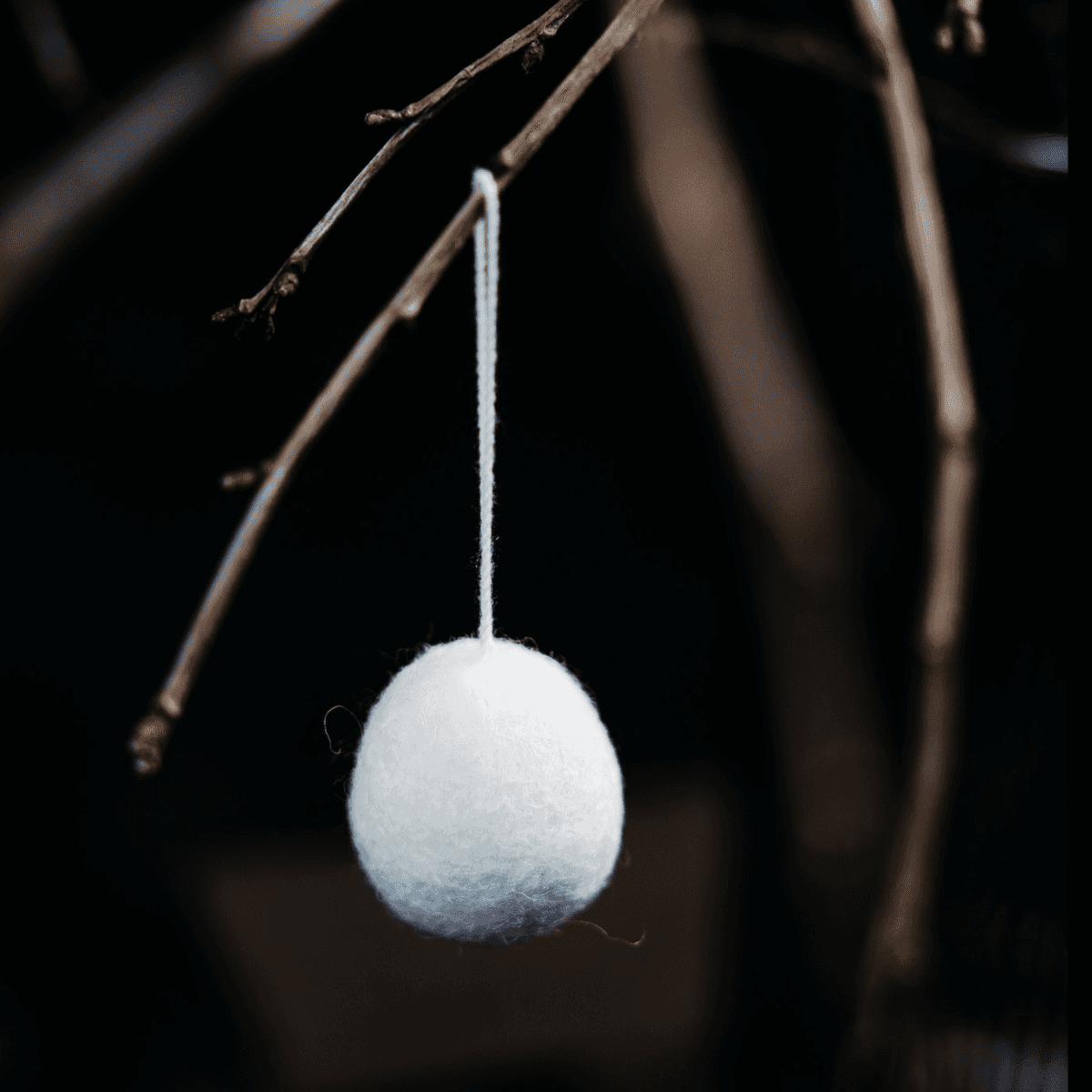 Ovetto Ullas da appendere grande - 5 colori | Storefactory Immagine del prodotto Ovetto Ullas da appendere grande - 5 colori | Storefactory