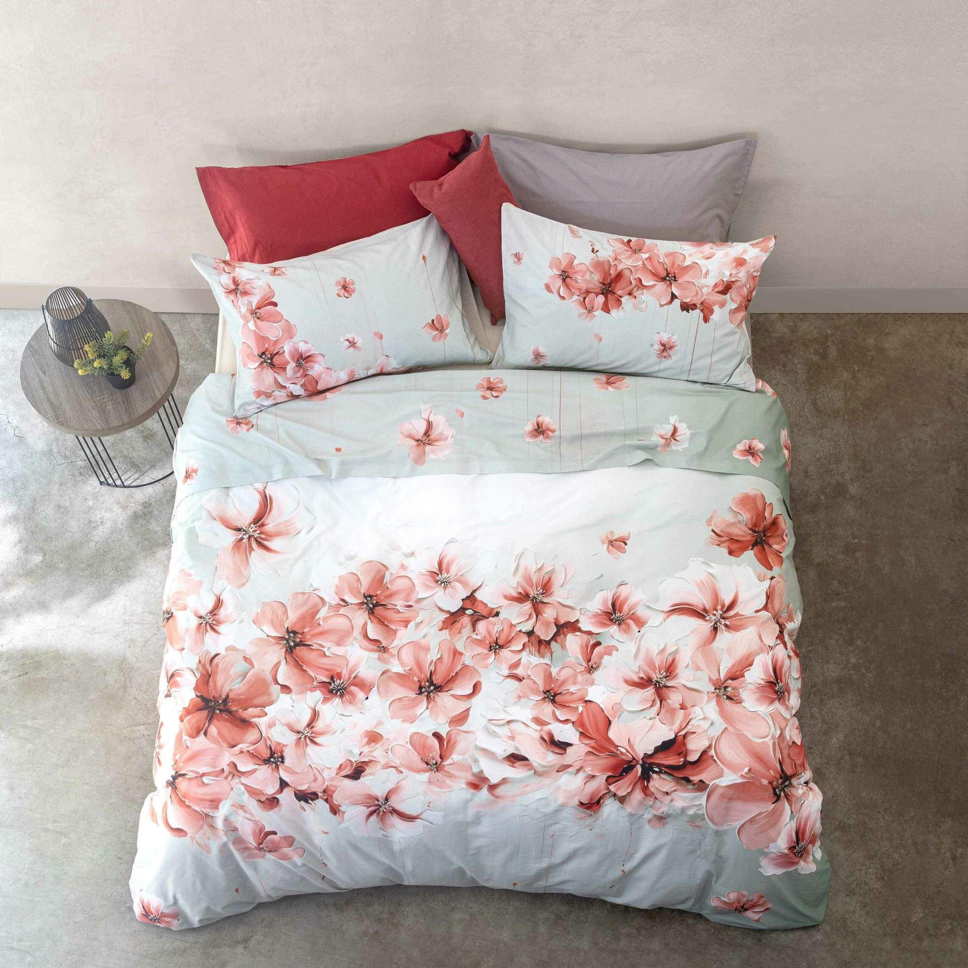 Set Copripiumino Queen Size Intelligent Design Lucy Rosa Con Pompon Jacquard - 3 Pezzi (1 Federa 228x228 + 2 Federe 50x91)