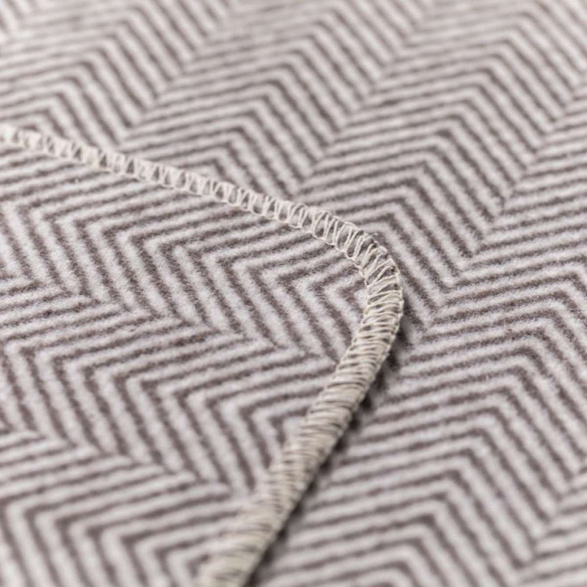 Coperta in Cotone Spina di Pesce 140x200 cm - 2 Colori | David Fussenegger Immagine del prodotto Coperta in Cotone Spina di Pesce 140x200 cm - 2 Colori | David Fussenegger