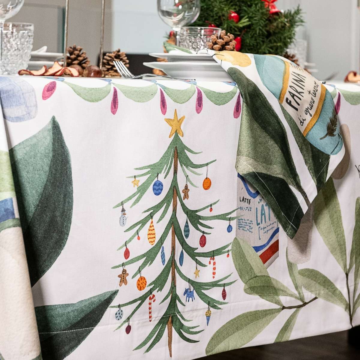 Centrotavola Menù di Natale in Raso diam 210 cm | The NapKing Immagine del prodotto Centrotavola Menù di Natale in Raso diam 210 cm | The NapKing