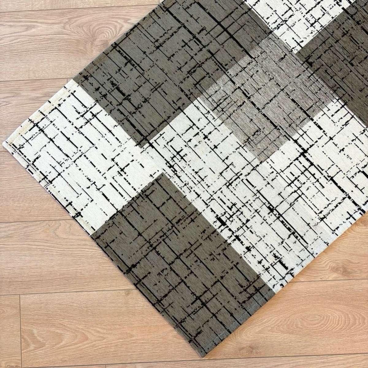 Tappeto Mondrian Grigio Caldo Antiscivolo e Lavabile in Lavatrice | Pietro Zanetti Home Immagine del prodotto Tappeto Mondrian Grigio Caldo Antiscivolo e Lavabile in Lavatrice | Pietro Zanetti Home