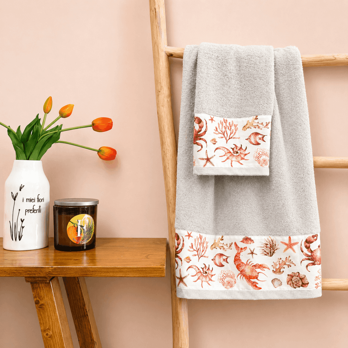 Set Asciugamani Bagno Fondale Marino - 4 colori | Pietro Zanetti Home Immagine del prodotto Set Asciugamani Bagno Fondale Marino - 4 colori | Pietro Zanetti Home