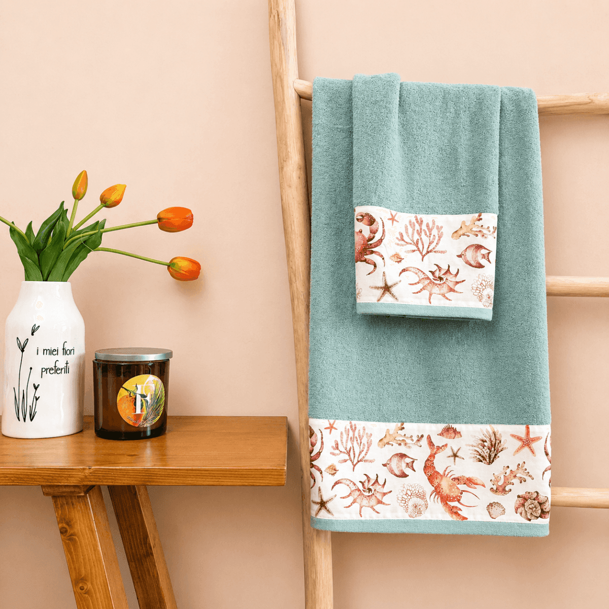 Set Asciugamani Bagno Fondale Marino - 4 colori | Pietro Zanetti Home Immagine del prodotto Set Asciugamani Bagno Fondale Marino - 4 colori | Pietro Zanetti Home