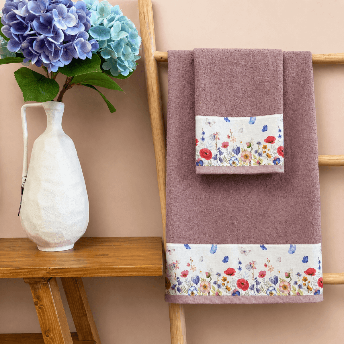 Set Asciugamani Bagno Fiori e Farfalle - 5 colori | Pietro Zanetti Home Immagine del prodotto Set Asciugamani Bagno Fiori e Farfalle - 5 colori | Pietro Zanetti Home