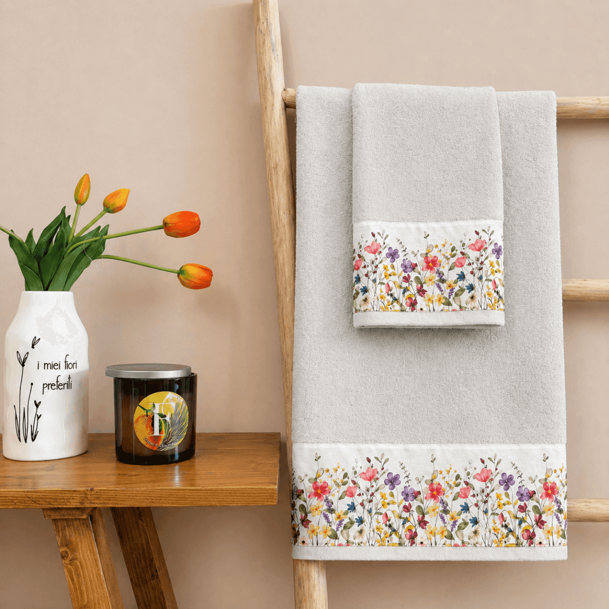 Set Asciugamani Bagno Giardino Fiorito - 7 colori | Pietro Zanetti Home Immagine del prodotto Set Asciugamani Bagno Giardino Fiorito - 7 colori | Pietro Zanetti Home