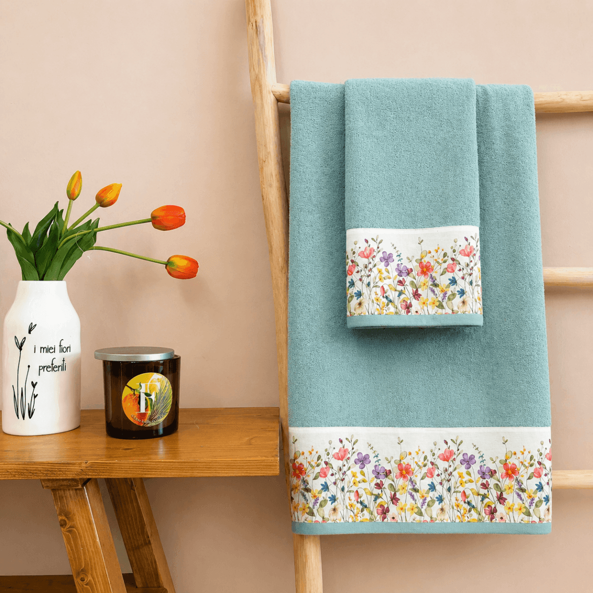 Set Asciugamani Bagno Giardino Fiorito - 7 colori | Pietro Zanetti Home Immagine del prodotto Set Asciugamani Bagno Giardino Fiorito - 7 colori | Pietro Zanetti Home