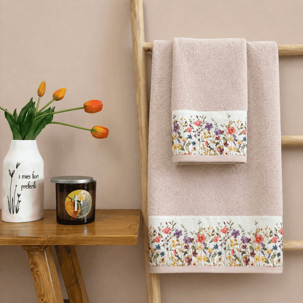 Set Asciugamani Bagno Giardino Fiorito - 7 colori | Pietro Zanetti Home Immagine del prodotto Set Asciugamani Bagno Giardino Fiorito - 7 colori | Pietro Zanetti Home