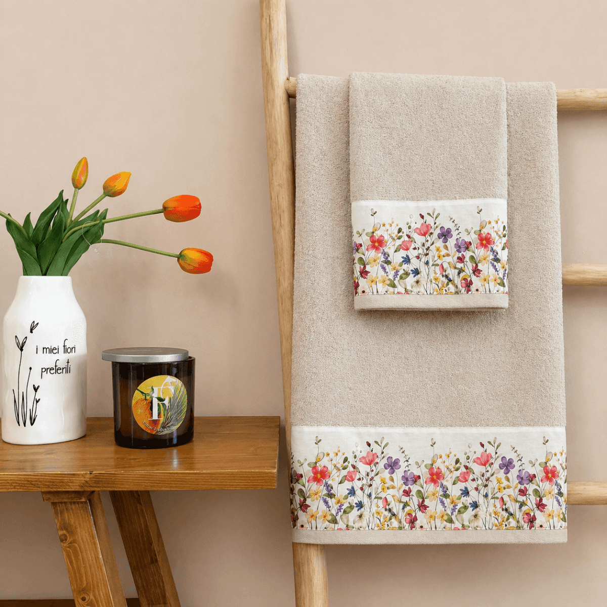Set Asciugamani Bagno Giardino Fiorito - 7 colori | Pietro Zanetti Home Immagine del prodotto Set Asciugamani Bagno Giardino Fiorito - 7 colori | Pietro Zanetti Home