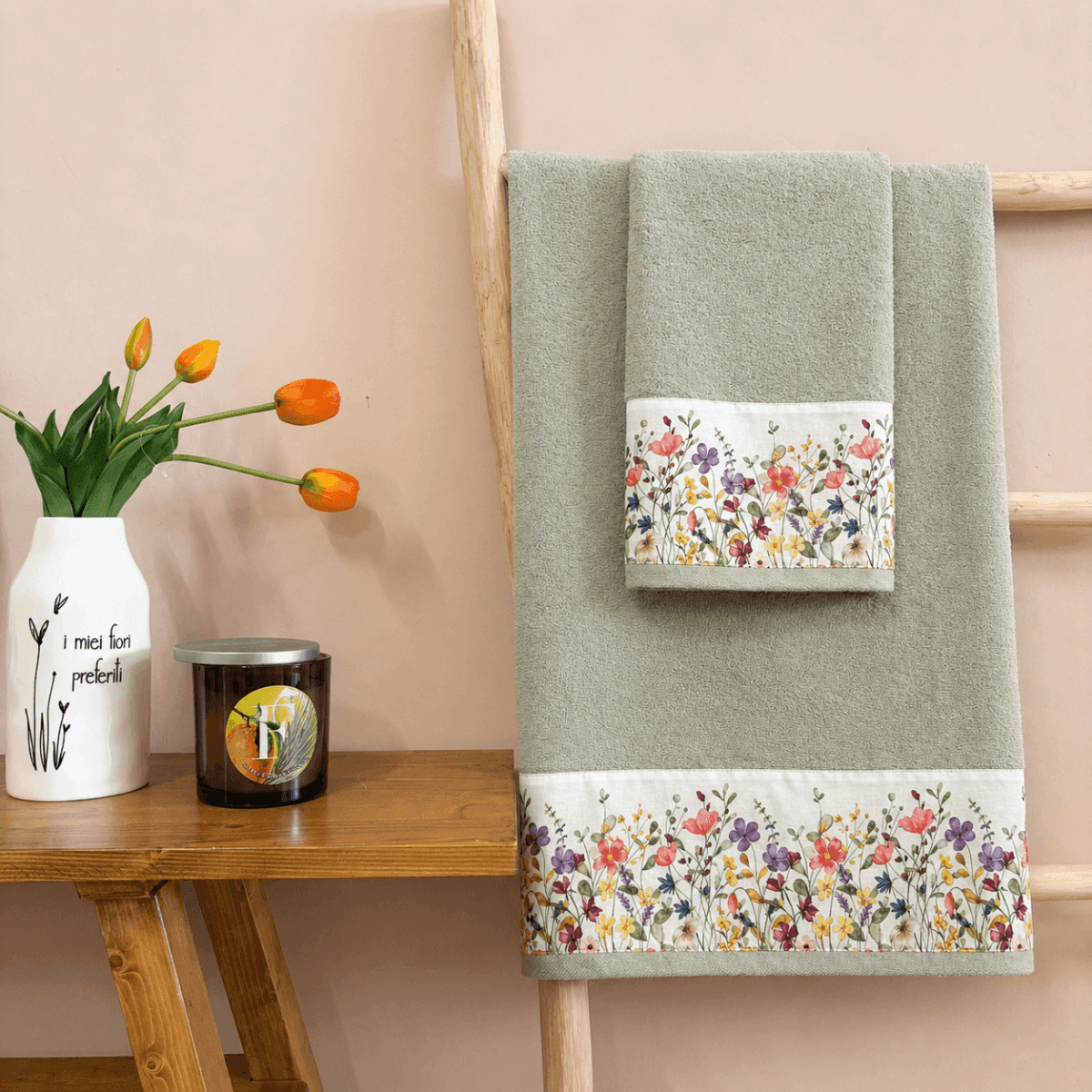 Set Asciugamani Bagno Giardino Fiorito - 7 colori | Pietro Zanetti Home Immagine del prodotto Set Asciugamani Bagno Giardino Fiorito - 7 colori | Pietro Zanetti Home