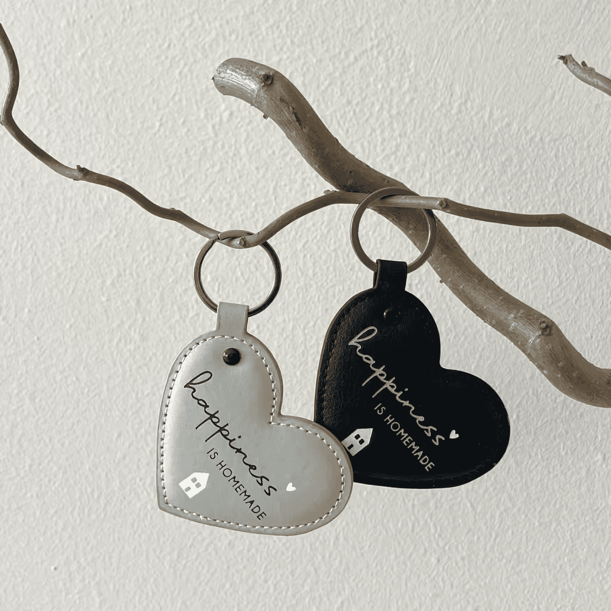 Portachiavi Happiness is Homemade a forma di Cuore (2 colori) | Bastion Collections Immagine del prodotto Portachiavi Happiness is Homemade a forma di Cuore (2 colori) | Bastion Collections